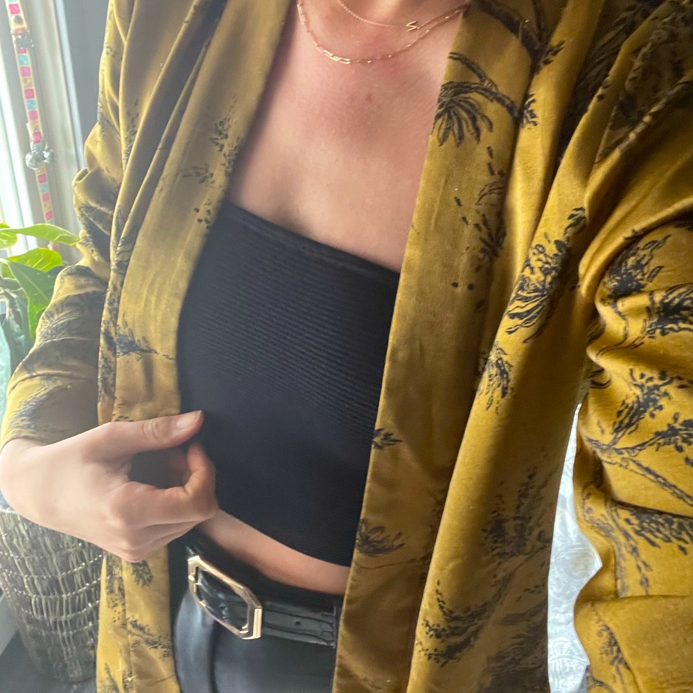 Dynamite shacket in size small